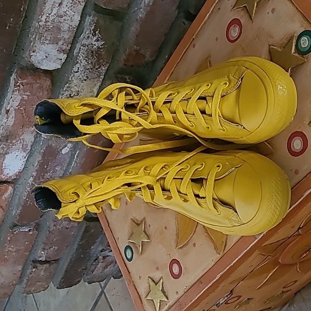 Converse Women Chuck Taylor Hi Rise Boot Yellow Bird Size 7.5 Sneaker  549589 C